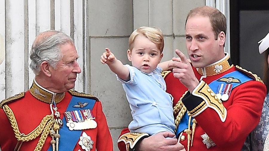 William diventa l'erede, nominato principe di Galles. Accanto a Carlo, come sostegno e simbolo d'una nuova generazione 