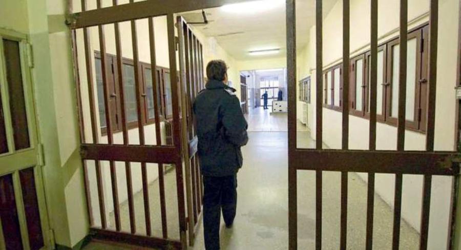 Ferrara, suicida in cella: tre accusati