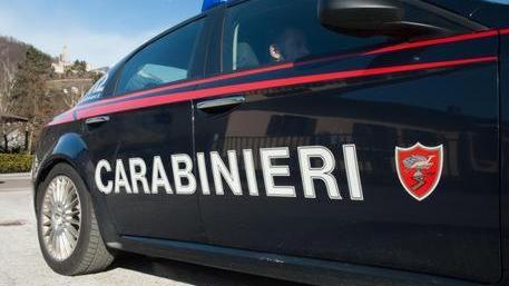 Rapinano la Coop armati di coltello: due banditi in fuga