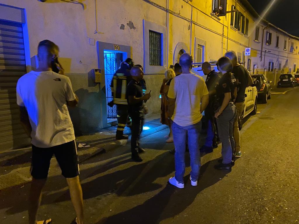 Livorno, bomba carta in Borgo San Jacopo: «C’è stata un’esplosione fortissima» 
