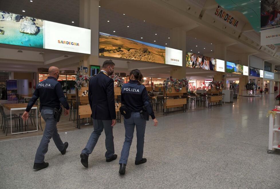 Passeggeri aggressivi all’aeroporto di Olbia, scatta la denuncia per tre francesi 