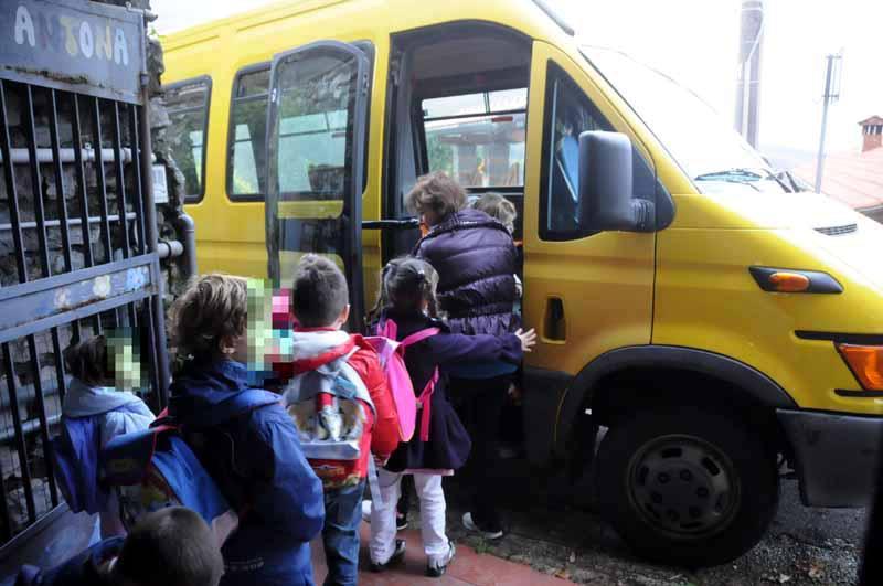 Manca l’autista del pulmino: «Bus pubblico rimborsato»