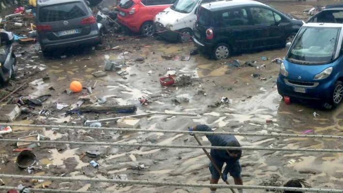 Alluvione a Livorno: «Nogarin è disinteressato dell’allerta», «No, è stato un corto circuito». Le due consulenze a confronto