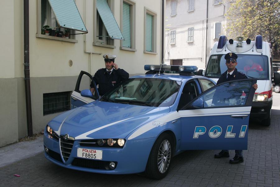 Minore accoltella un coetaneo: preso. «Abbiamo paura»
