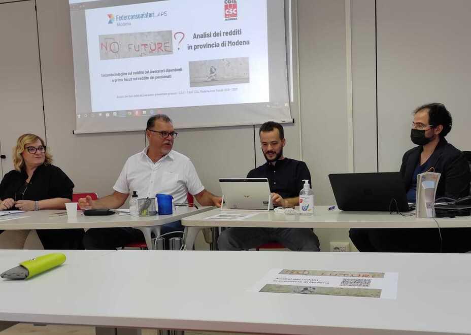 Modena. Redditi, in cinque anni persi mille euro a testa 