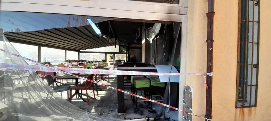 
	La veranda incendiata del pub "Il Grillo"&nbsp;

