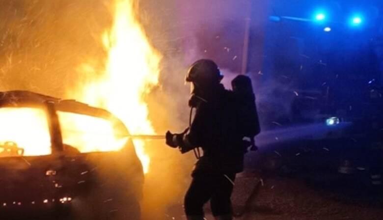 Attacco alla Municipale di Prato: incendiate tre auto 