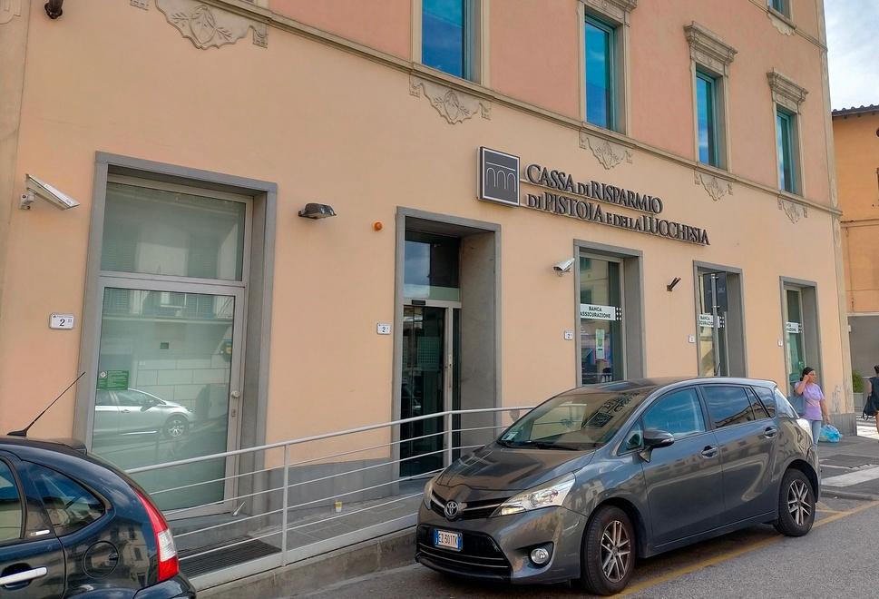 La filiale della Cassa di risparmio di Pistoia e Lucchesia di via IV Novembre sarà chiusa il 22 ottobre prossimo