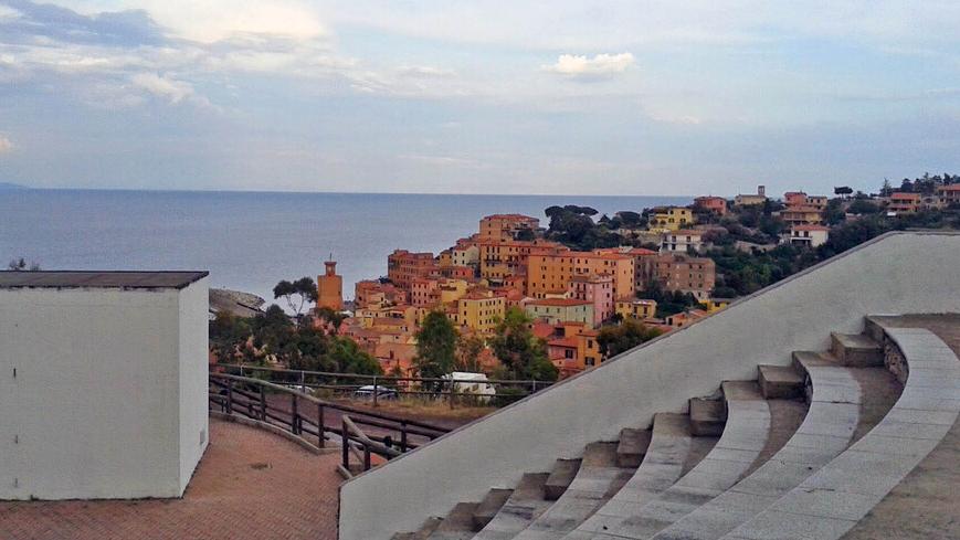 Nella foto l’anfiteatro delle miniere a Rio Marina