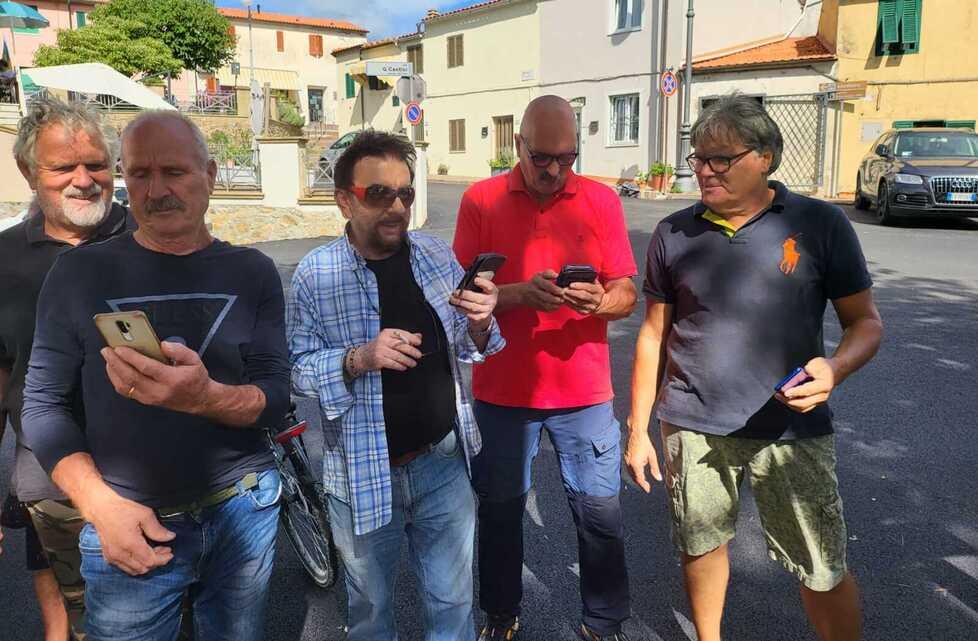 Miriano Cirenei, Gianluca Chiappi, Vincenzo Mannari, Dilvo Bertoli e Paolo Quirici alla ricerca del segnale che non c’è