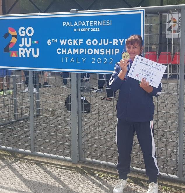 Elena Lorenzoni con la medaglia d’oro conquistata al campionato del mondo