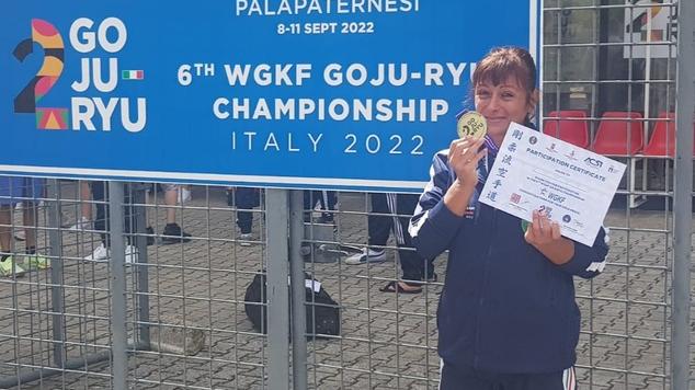 Elena Lorenzoni con la medaglia d’oro conquistata al campionato del mondo