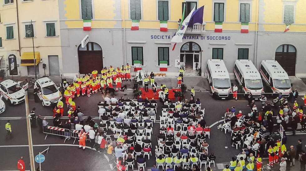 Un momento della festa della Svs in occasione della inaugurazione della nuova facciata di via S. Giovanni