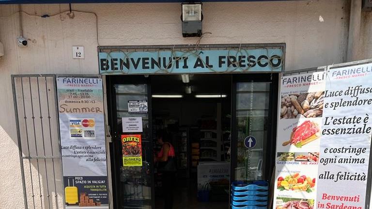 Bollette triplicate, il market di Santa Maria La Palma costretto allo stop invernale