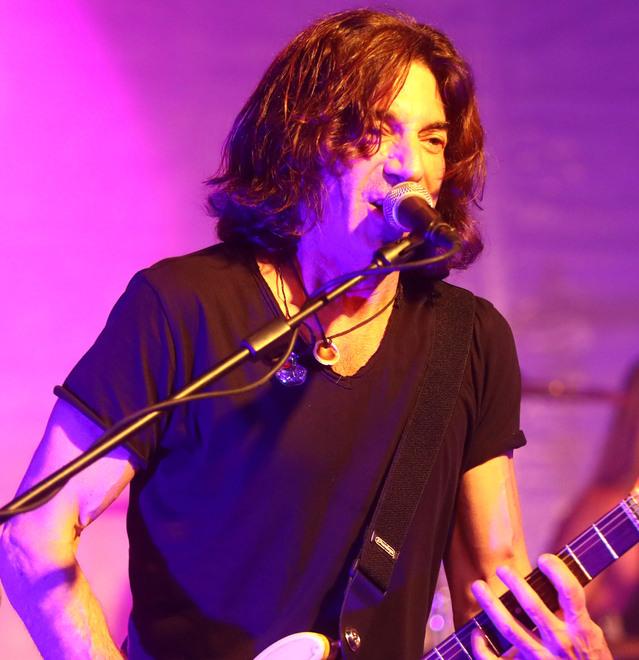 Ondata rock stasera al Codishow con Stef Burns e Vince Pastano live