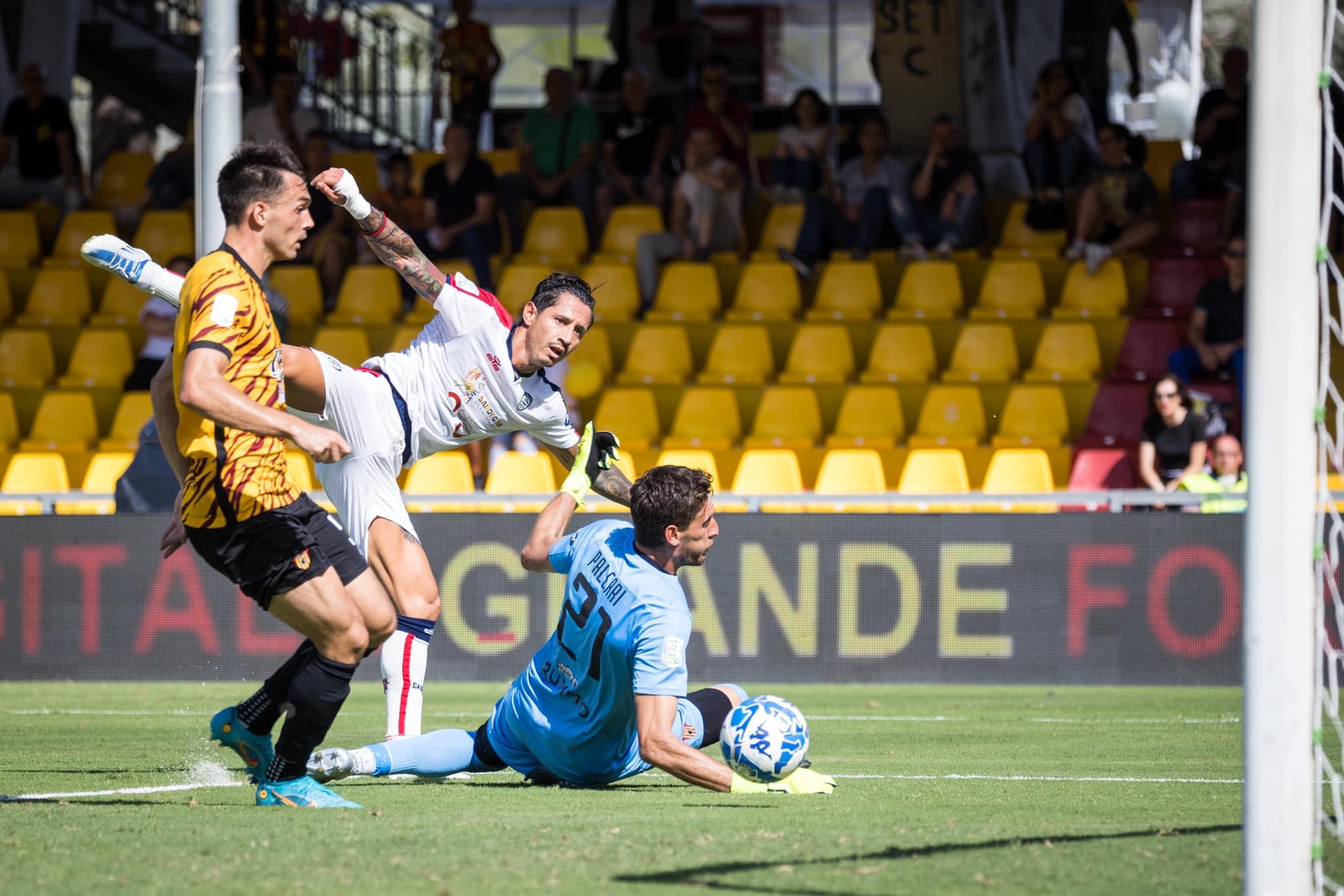 Il gol di Lapadula a Benevento (foto profilo facebook cagliari calcio)