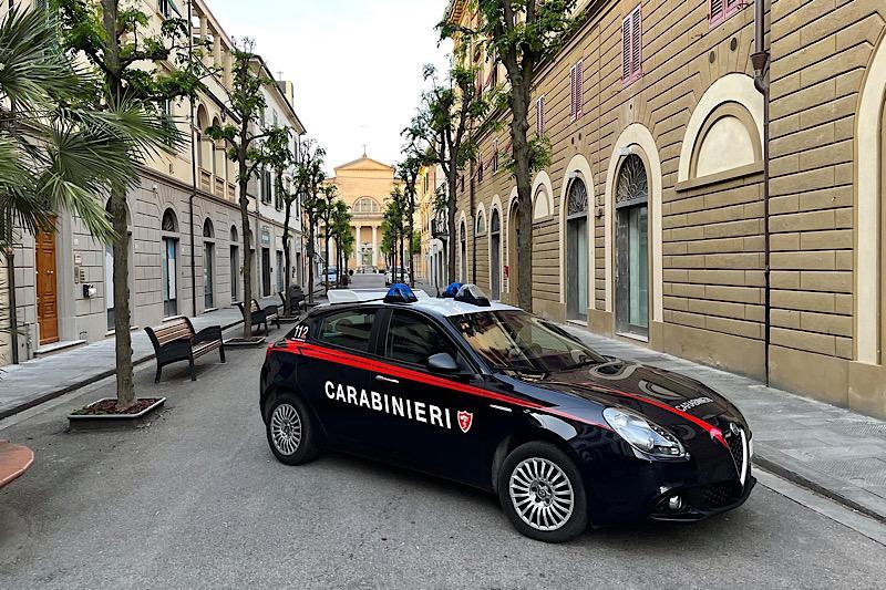 Armato di fucile minaccia di uccidersi: i carabinieri riescono a salvarlo
