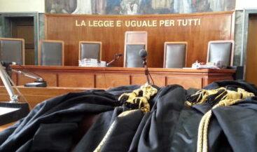 «Toccata nelle parti intime»: sotto inchiesta il vicino di casa. Il caso a Pisa