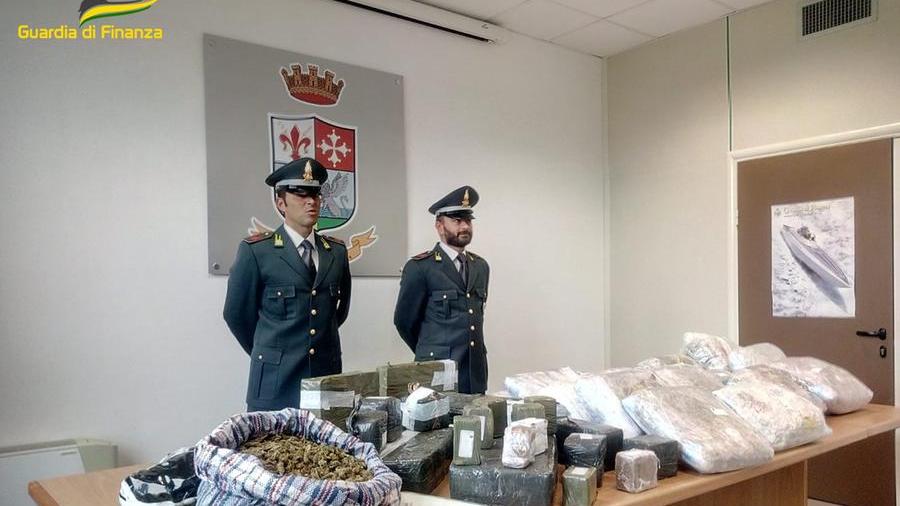 Deposito con 100 chili di droga in un garage: un arresto