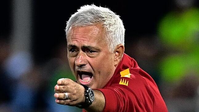 Mourinho durante la partita persa dalla Roma a Razgrad contro il Ludogorets