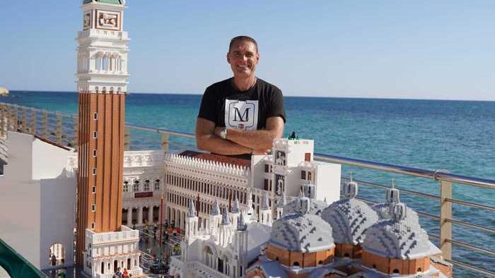 Piazza San Marco ricostruita con 170mila mattoncini Lego: l’opera del sardo Lampis