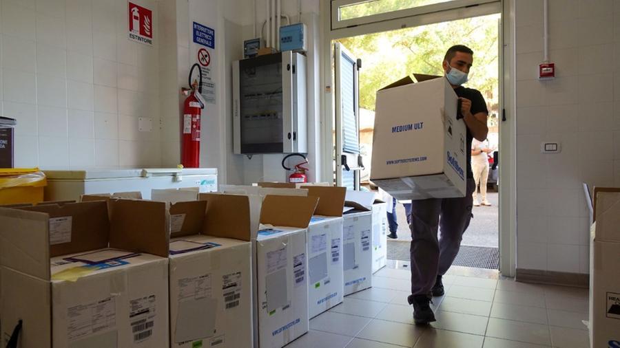 Covid, arrivate nell’isola le prime 130mila dosi di vaccino bivalente