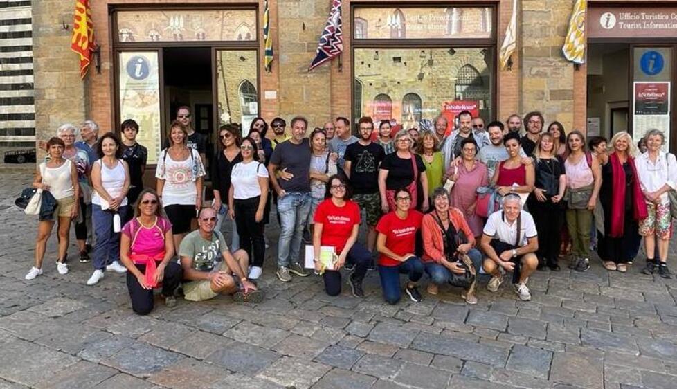 In settemila per salutare l’estate con la Notte Rossa di Volterra