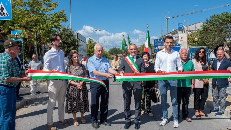 L'inaugurazione degli alberi piantati in ricordo dei Martiri Lunatesi