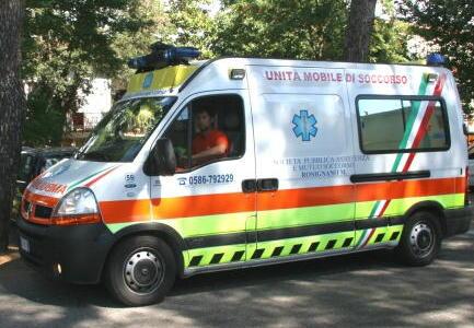Scontro tra due auto, grave una 55enne