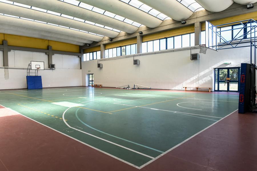 Pisa, “ginnastica militare” in palestra a scuola: scoppia la polemica