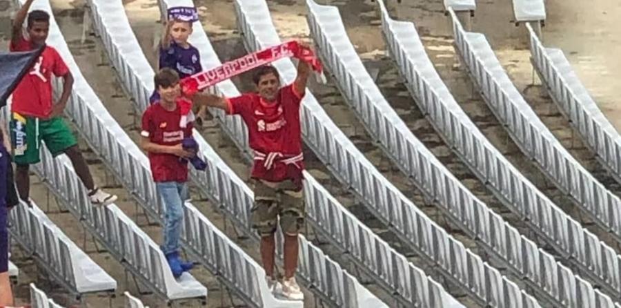 
	Il tifoso viola con la maglia del Liverpool in occasione di Fiorentina-Juventus

