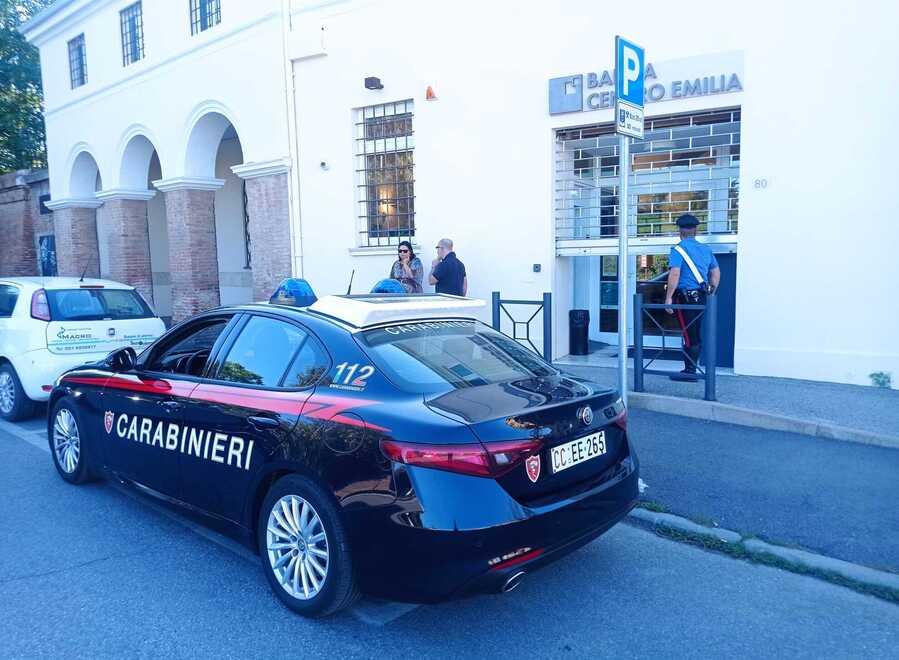 Ferrara, tra gli ostaggi una donna incinta di 5 mesi: «Momenti brutti, abbiamo avuto paura»