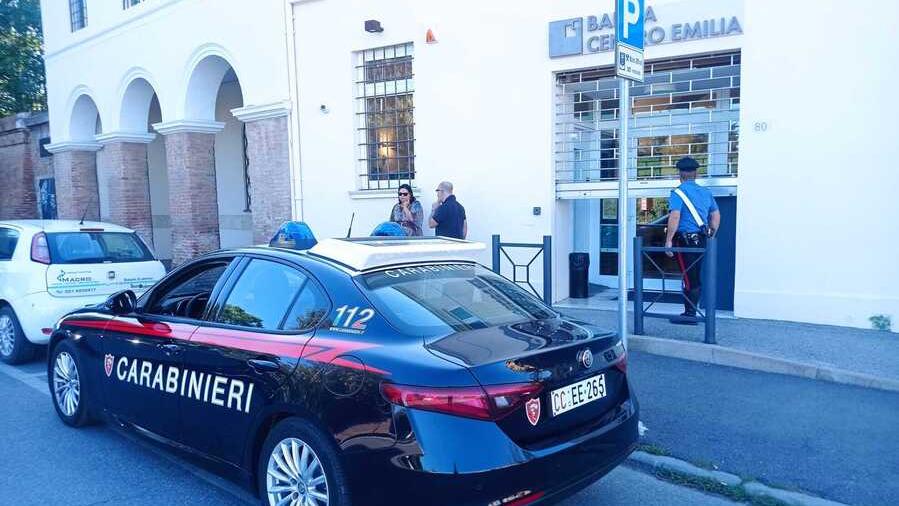 Ferrara, tra gli ostaggi una donna incinta di 5 mesi: «Momenti brutti, abbiamo avuto paura»