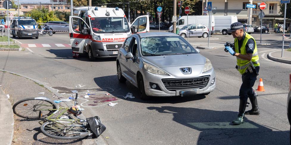Modena. Travolto in bici, 80enne grave 