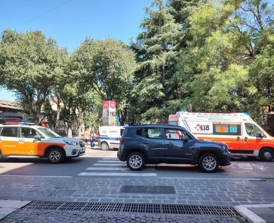 Vignola. Ottantenne investito da un’auto finisce all’ospedale: non è grave