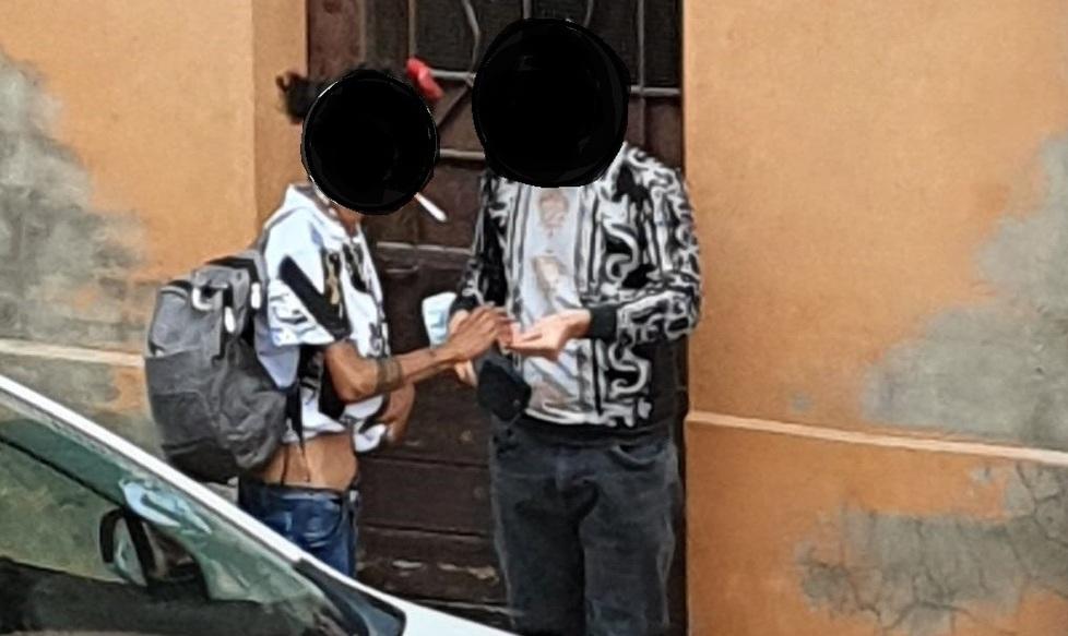 Modena. Giardini Ducali, danni alla porta del bar 