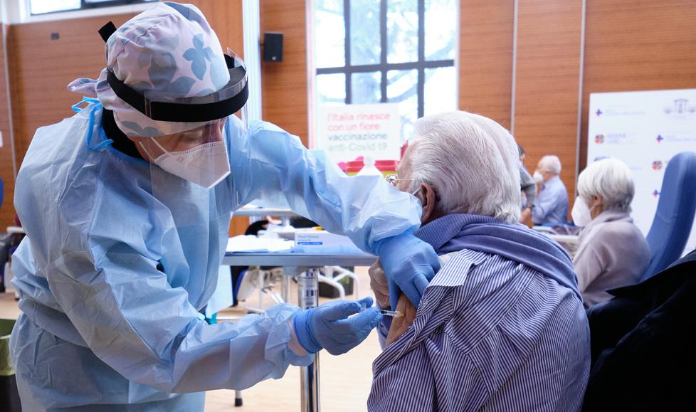 Vaccini "aggiornati": via alle prenotazioni in Toscana. Chi può richiederlo e tutte le informazioni 