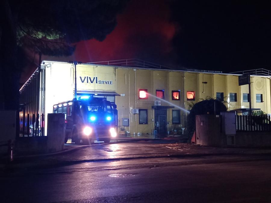 
	L'incendio al pronto moda di via Gora del Pero

