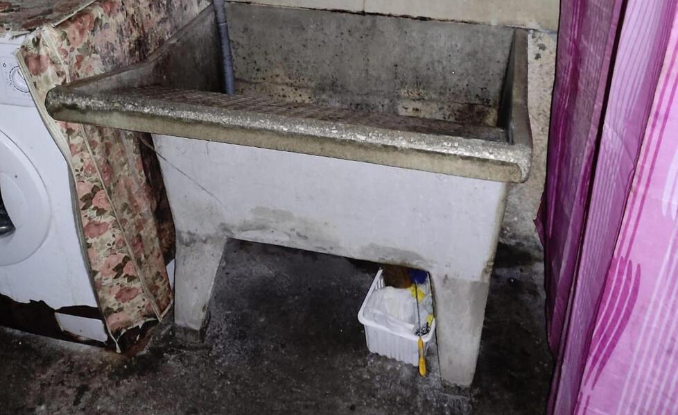 Per 22 anni in balìa dei familiari: segregata in casa dal fratello