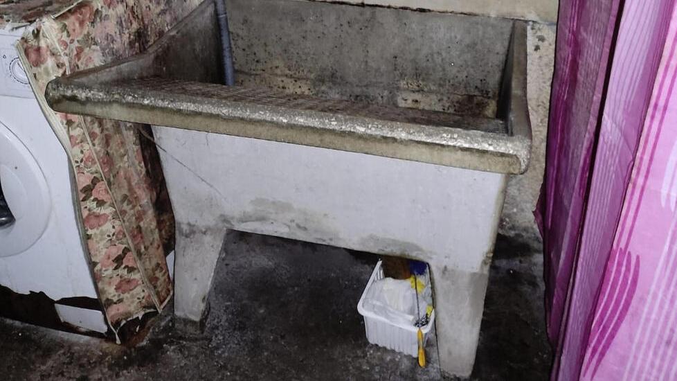 Per 22 anni in balìa dei familiari: segregata in casa dal fratello