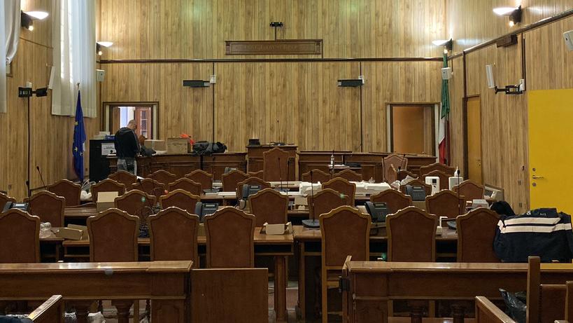 Ferrara, assolto: non è sfruttamento. La moglie: «Mi vendevo per aiutarlo»