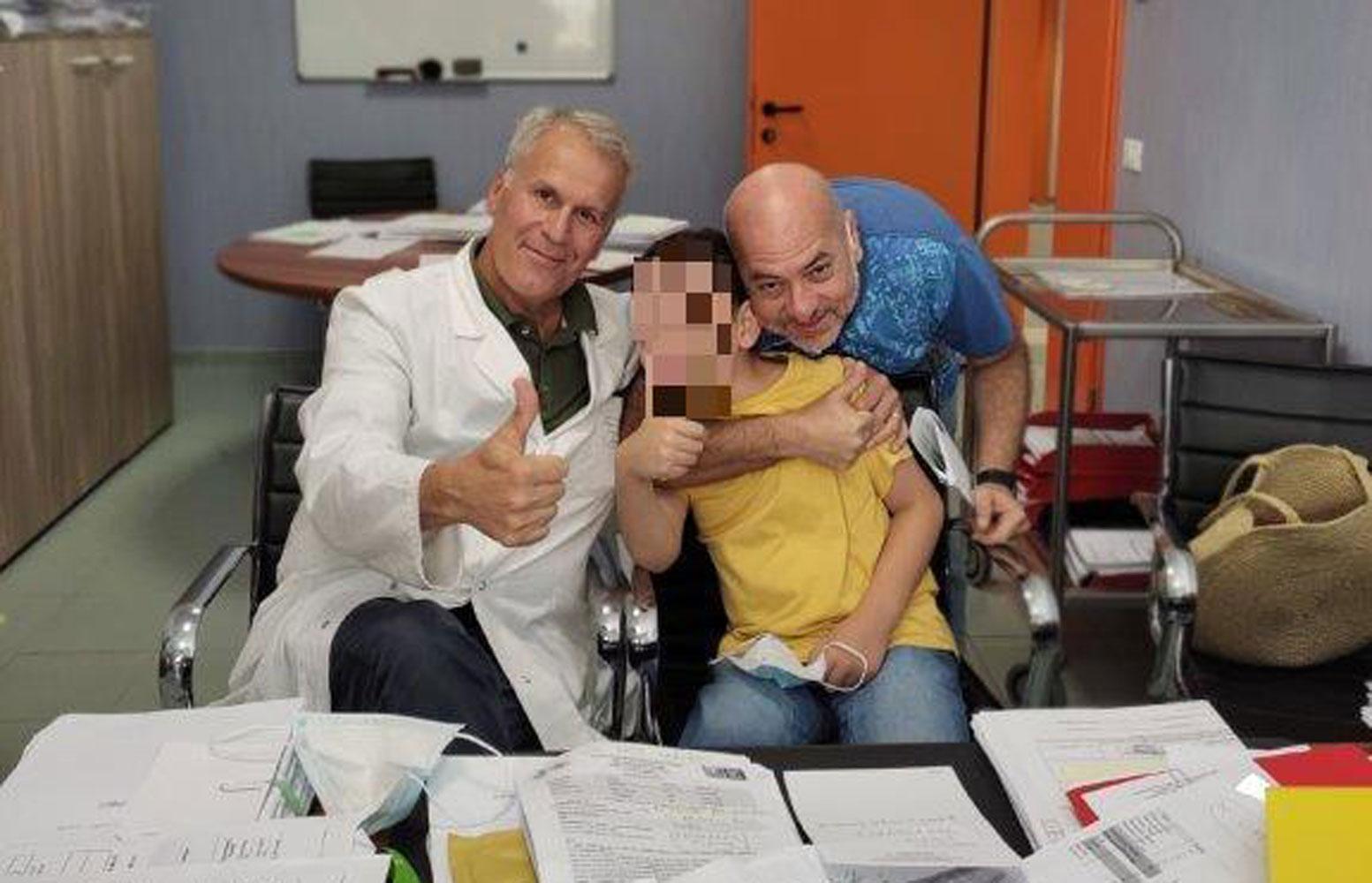 Ha rischiato di morire, il piccolo Marco e l’abbraccio ai suoi salvatori 