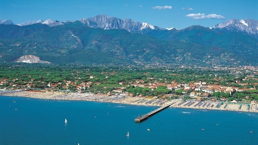 Estate, al Forte non finisce più: bagni aperti fino al 6 novembre