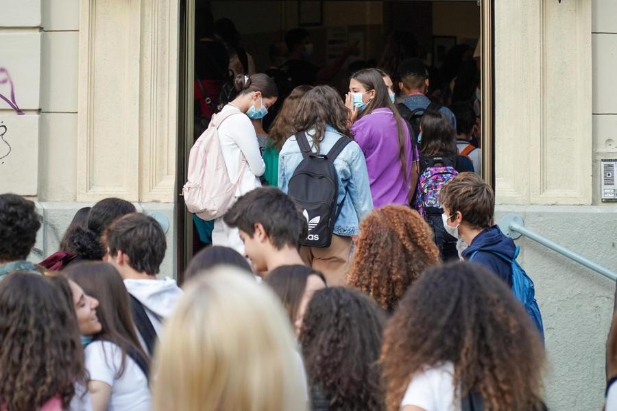 La scuola si prepara a ripartire con oltre mille studenti in meno