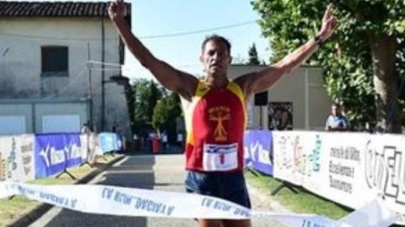 Andrea Curovich al traguardo, è sua la nona edizione della Rundagiata organizzata a Buggiano dal gruppo sportivo locale Gs Run...dagi