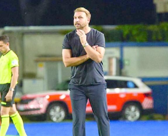 
	Paolo Zanetti osserva i suoi dalla panchina (Foto Sestini/Autovino)

