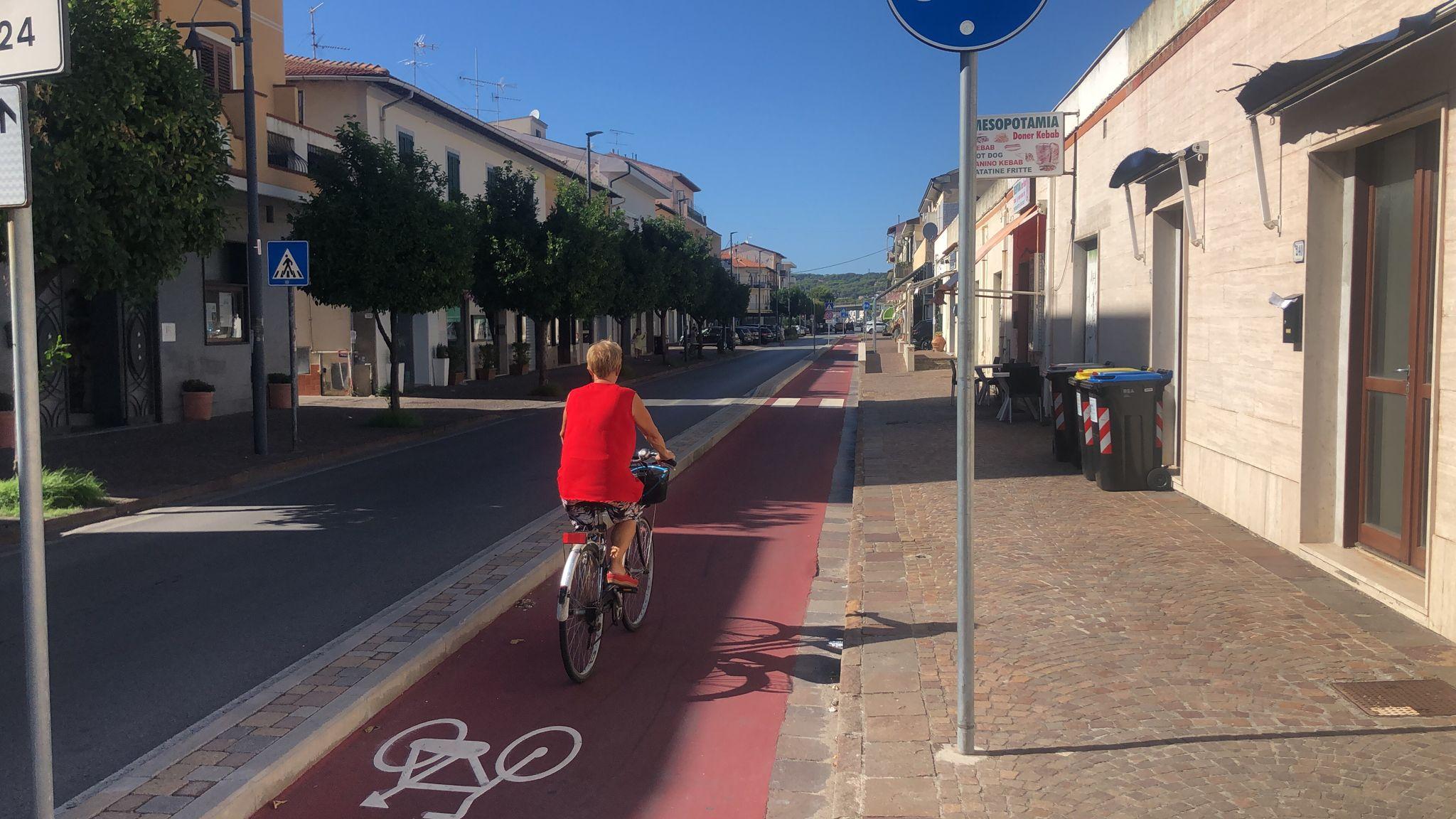 Rosignano, la ciclovia divide la città: «Ma non ci sono rischi» 