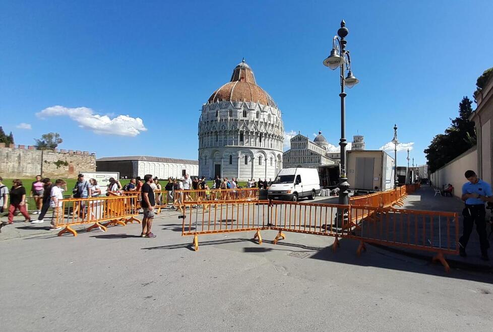 Torre di Pisa? No, di Hollywood. Così il cuore della città diventa un set