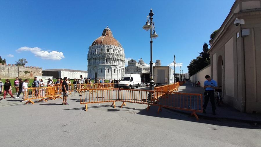 Piazza dei Miracoli set cinematografico con la serie di Cuarón