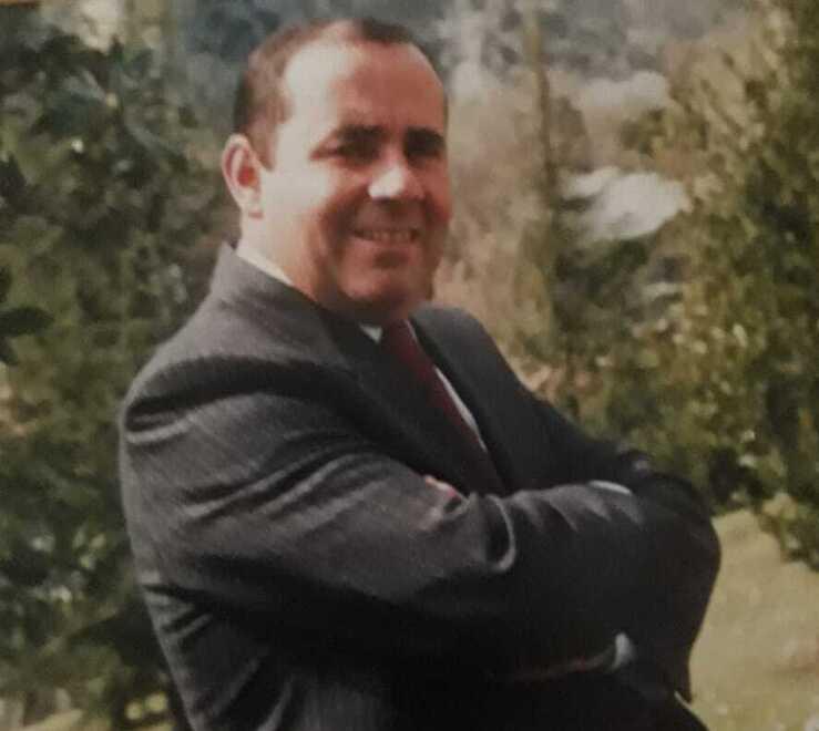 In una vecchia foto prima della malattia